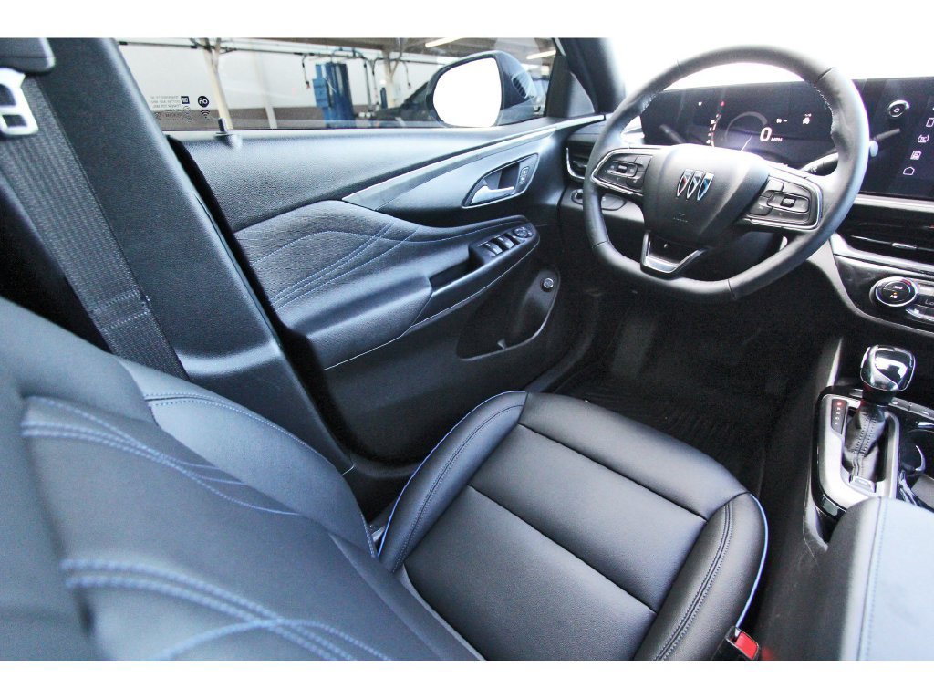 Used 2025 Buick Envista Sport Touring w/ Experience Buick Package FWD image 8