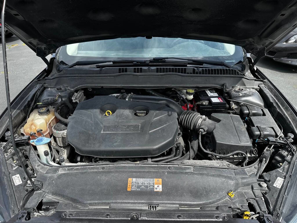 Used 2015 Ford Fusion SE w/ Equipment Group 201A image 18