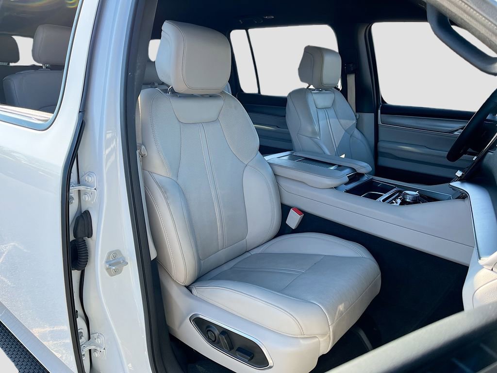 Certified 2025 Jeep Wagoneer L 4WD w/ HD Trailer Tow Package image 30