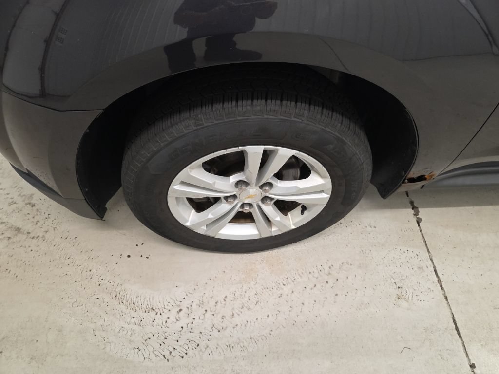 Used 2015 Chevrolet Equinox LT w/ Driver Convenience Package FWD image 2