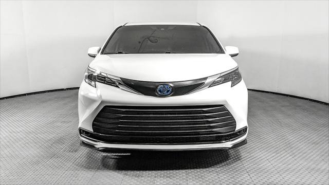 Used 2024 Toyota Sienna LE FWD image 12