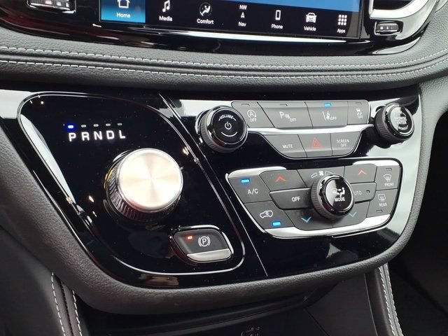 New 2027 Chrysler Pacifica Limited AWD/4WD image 9