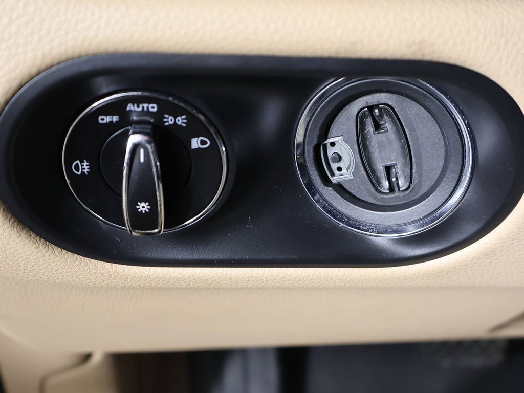 Used 2022 Porsche Macan image 34