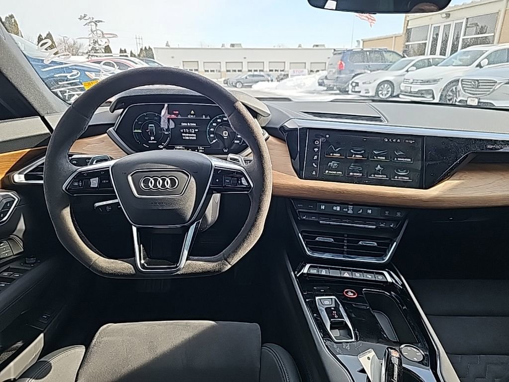 Used 2023 Audi e-tron GT Prestige w/ Prestige Package image 2