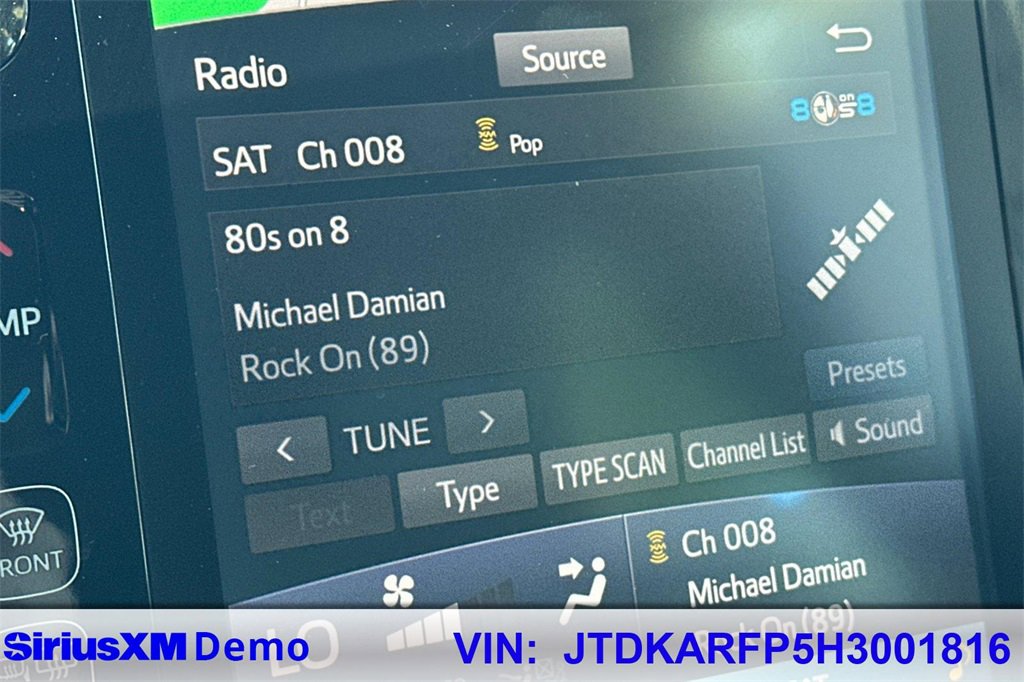 Used 2017 Toyota Prius Prime Premium image 28