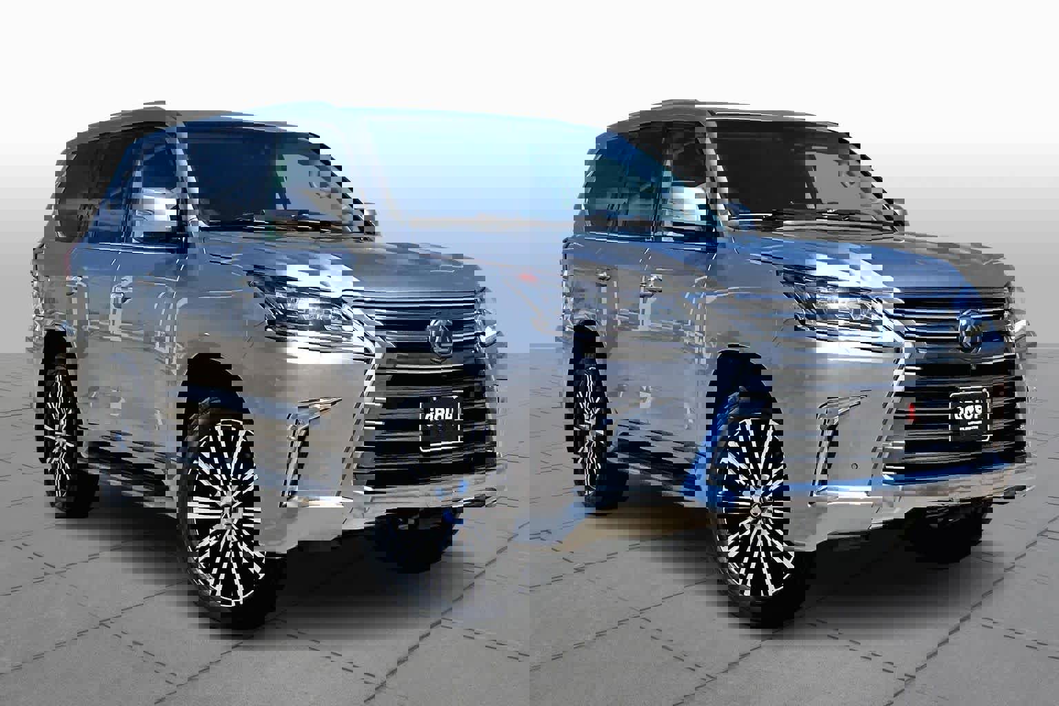 Used 2019 Lexus LX 570 4WD w/ Luxury Package image 3