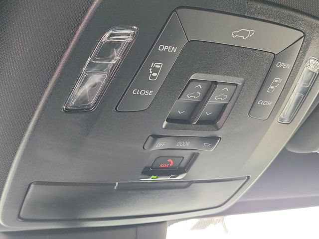 Used 2025 Toyota Sienna XSE FWD image 18