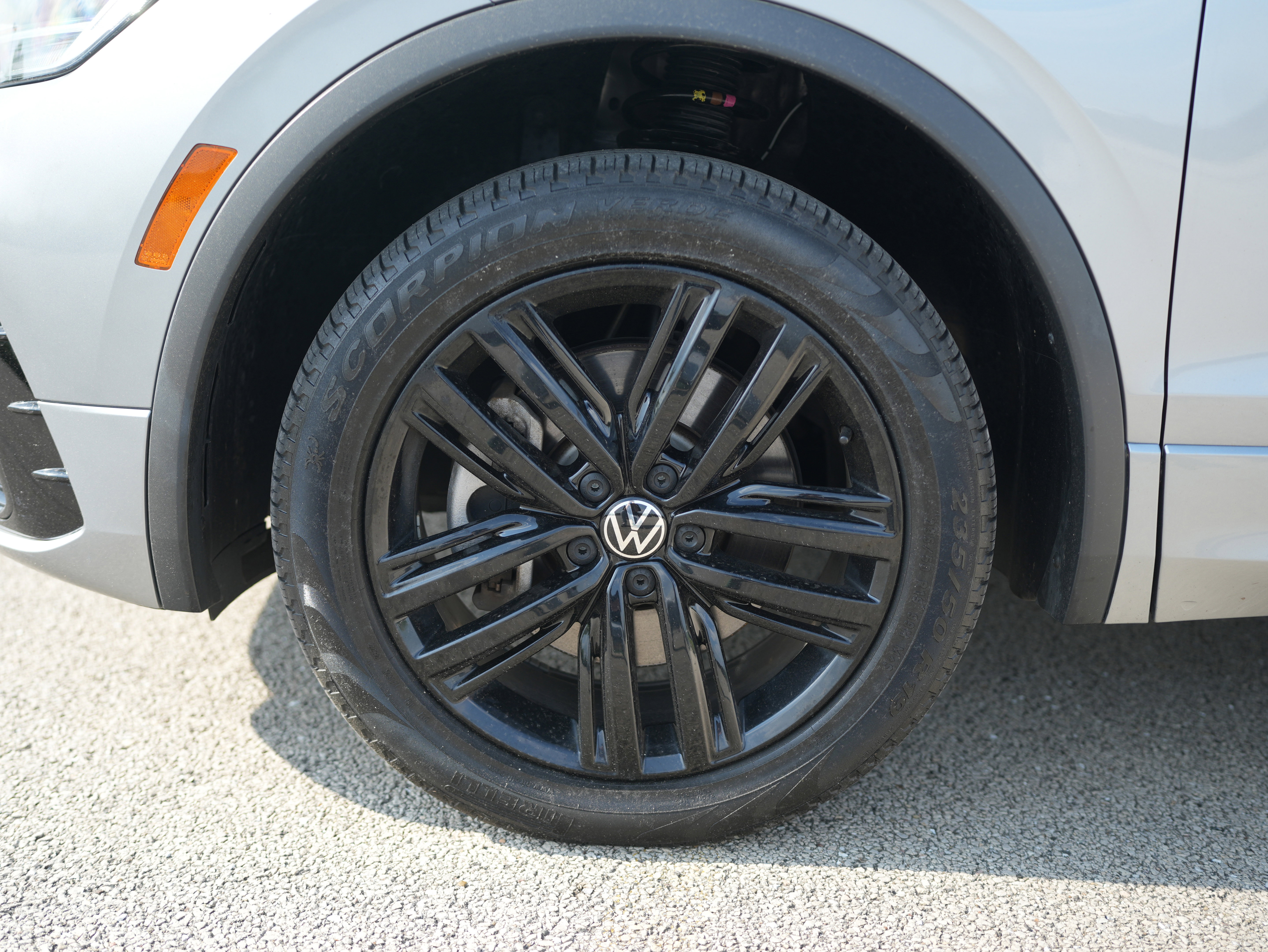 Certified 2022 Volkswagen Tiguan SE R-Line AWD/4WD image 11