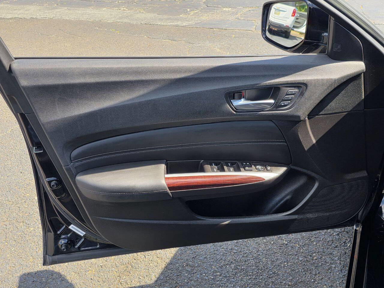 Used 2015 Acura TLX w/ Technology Package image 9