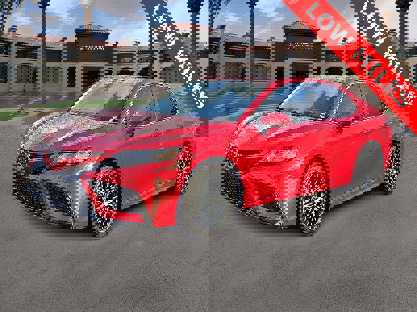 Used 2023 Toyota Camry SE image 4