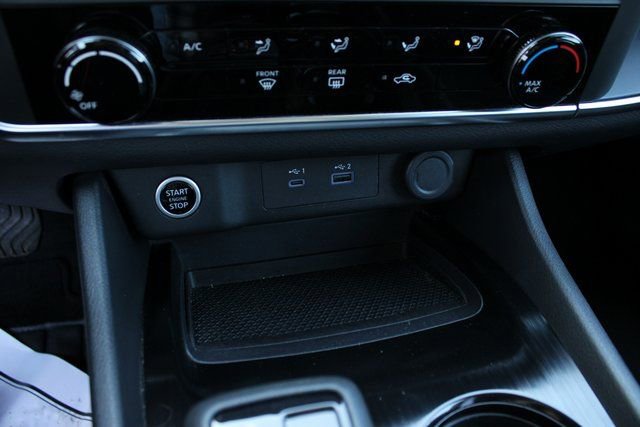 Used 2023 Nissan Rogue S image 23