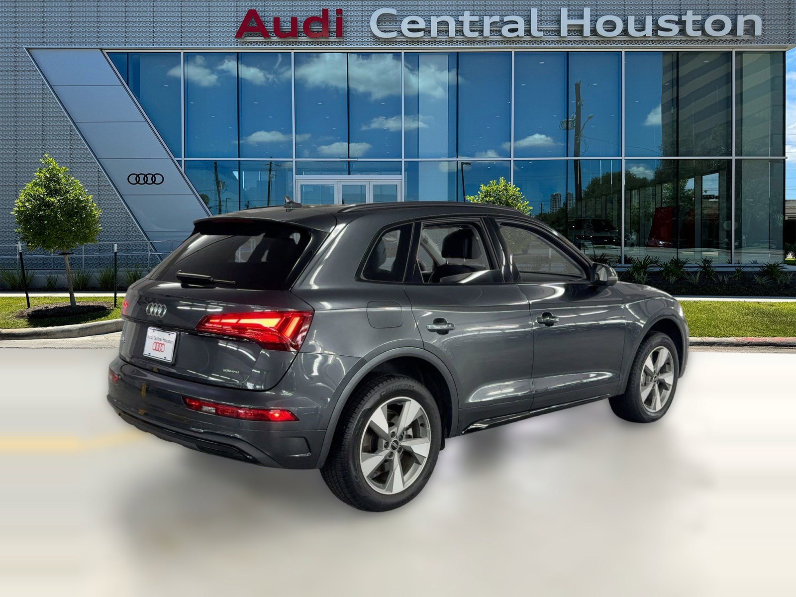 Certified 2024 Audi Q5 2.0T Premium Plus image 9