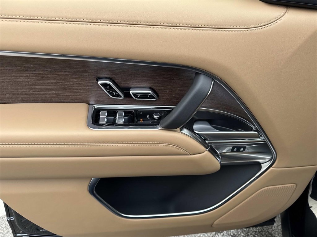New 2026 Land Rover Range Rover SE image 19