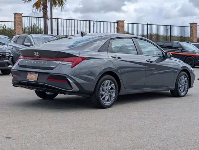 New 2026 Hyundai Elantra Hybrid FWD image 4