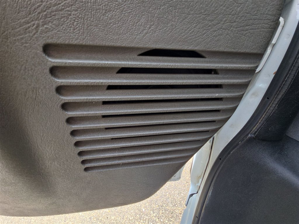 Used 2018 Chevrolet Express 3500 w/ Driver Convenience Package image 20