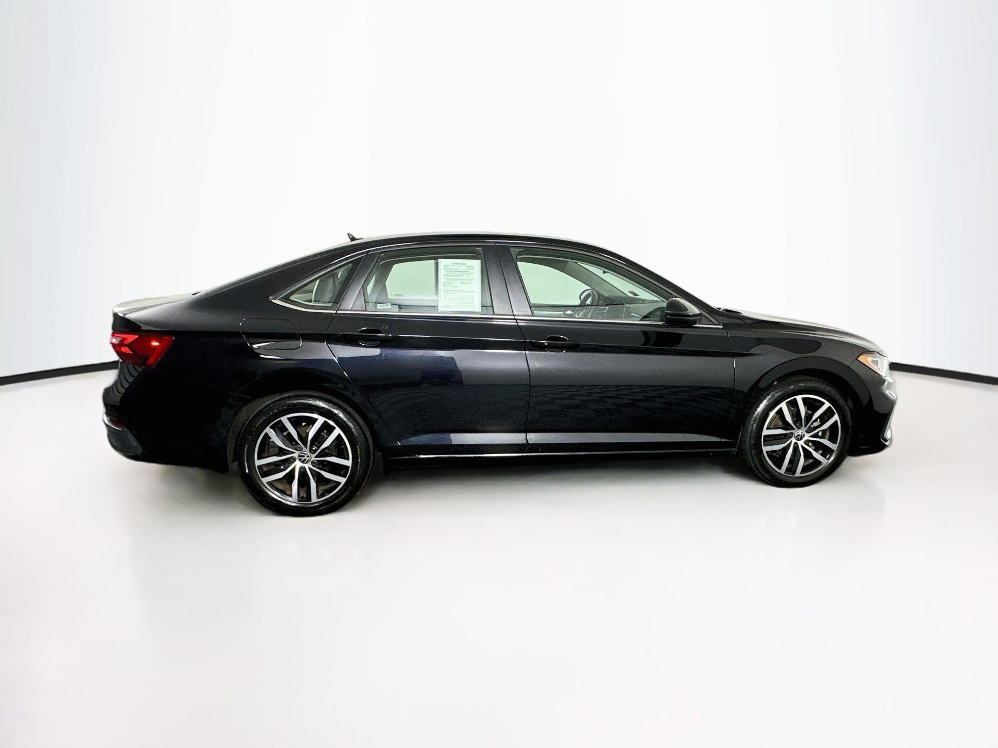 Used 2025 Volkswagen Jetta SE FWD image 10