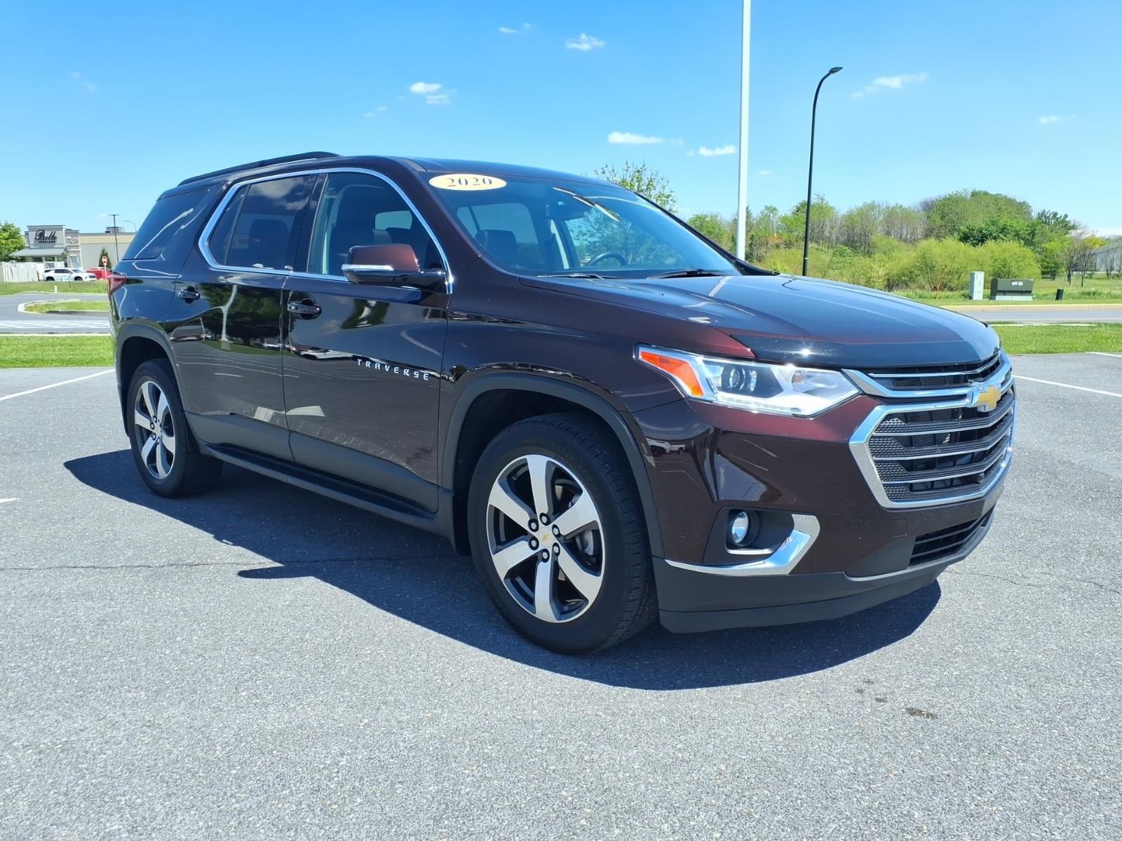 Used 2020 Chevrolet Traverse LT w/ LT Premium Package AWD/4WD image 3