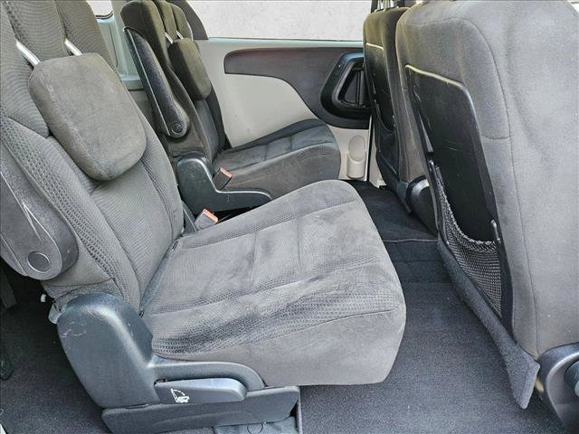 Used 2016 Dodge Grand Caravan SXT image 18