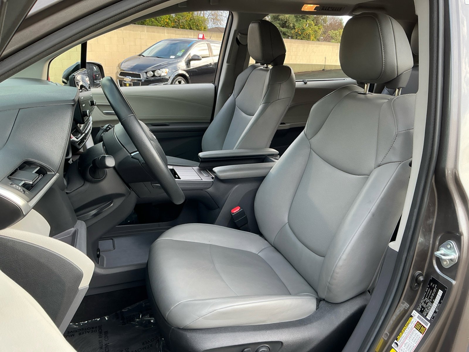 Used 2024 Toyota Sienna XLE FWD image 19