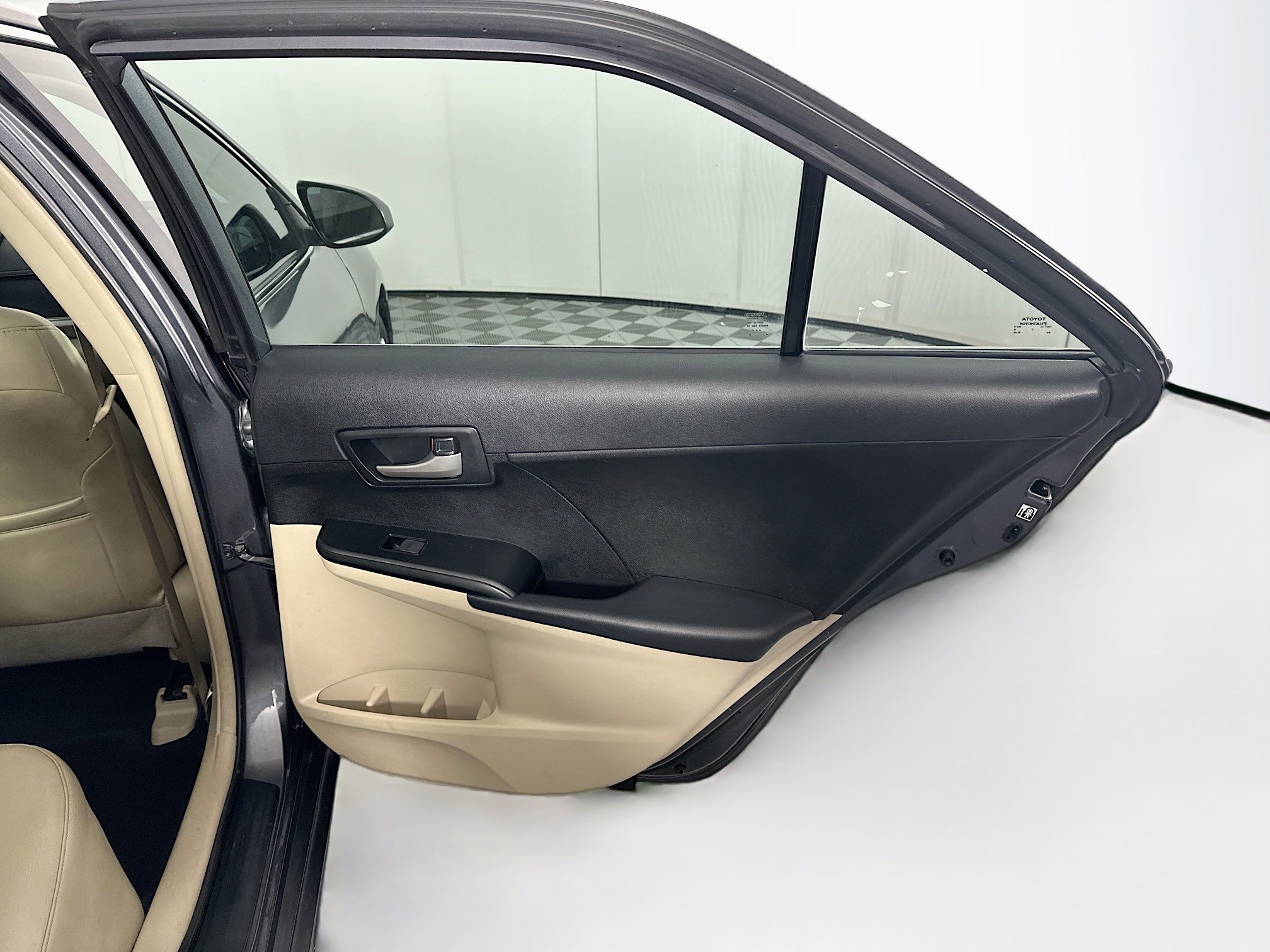 Used 2012 Toyota Camry LE image 25