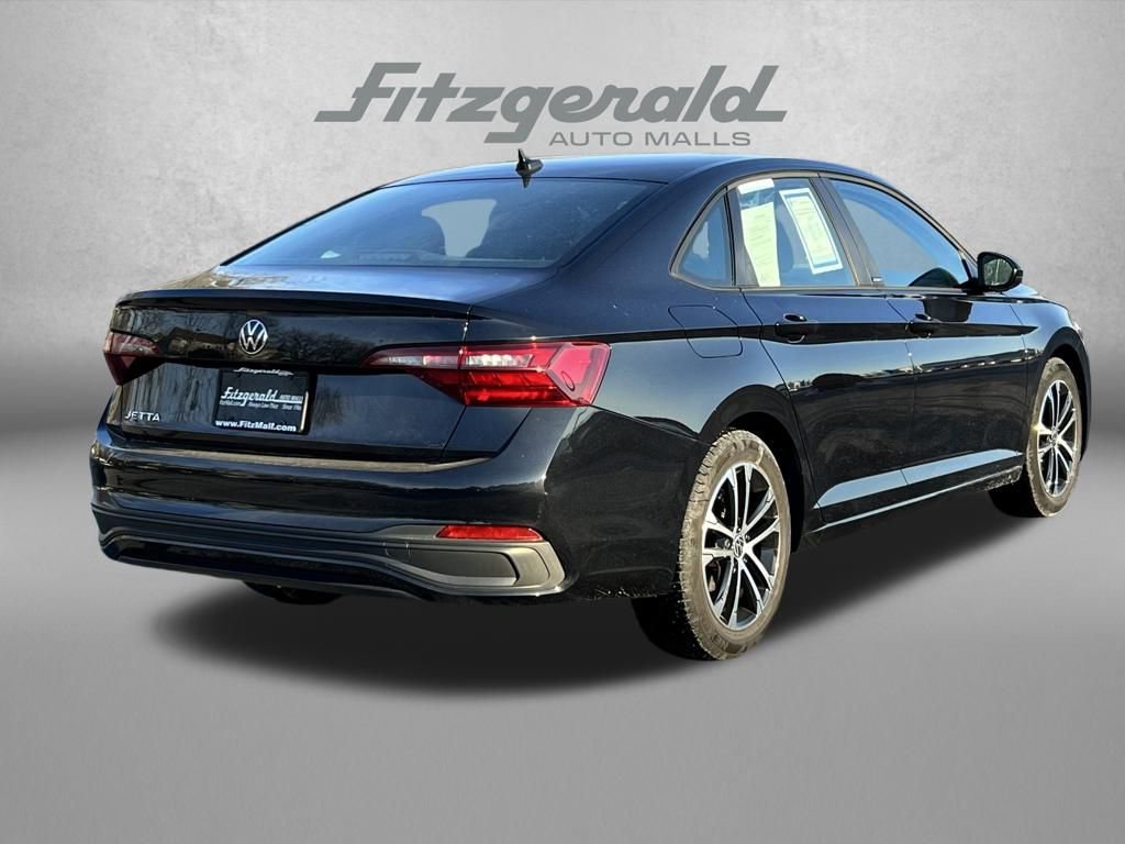 Used 2024 Volkswagen Jetta Sport image 7