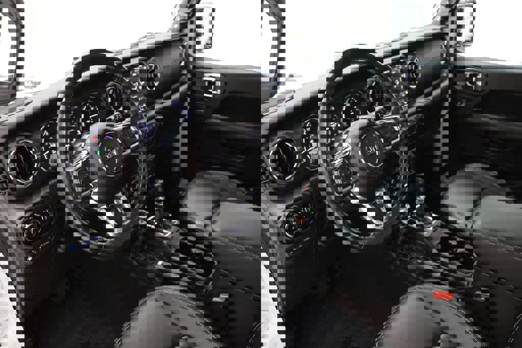 Used 2023 Jeep Wrangler Unlimited Sahara w/ Cold Weather Group image 13