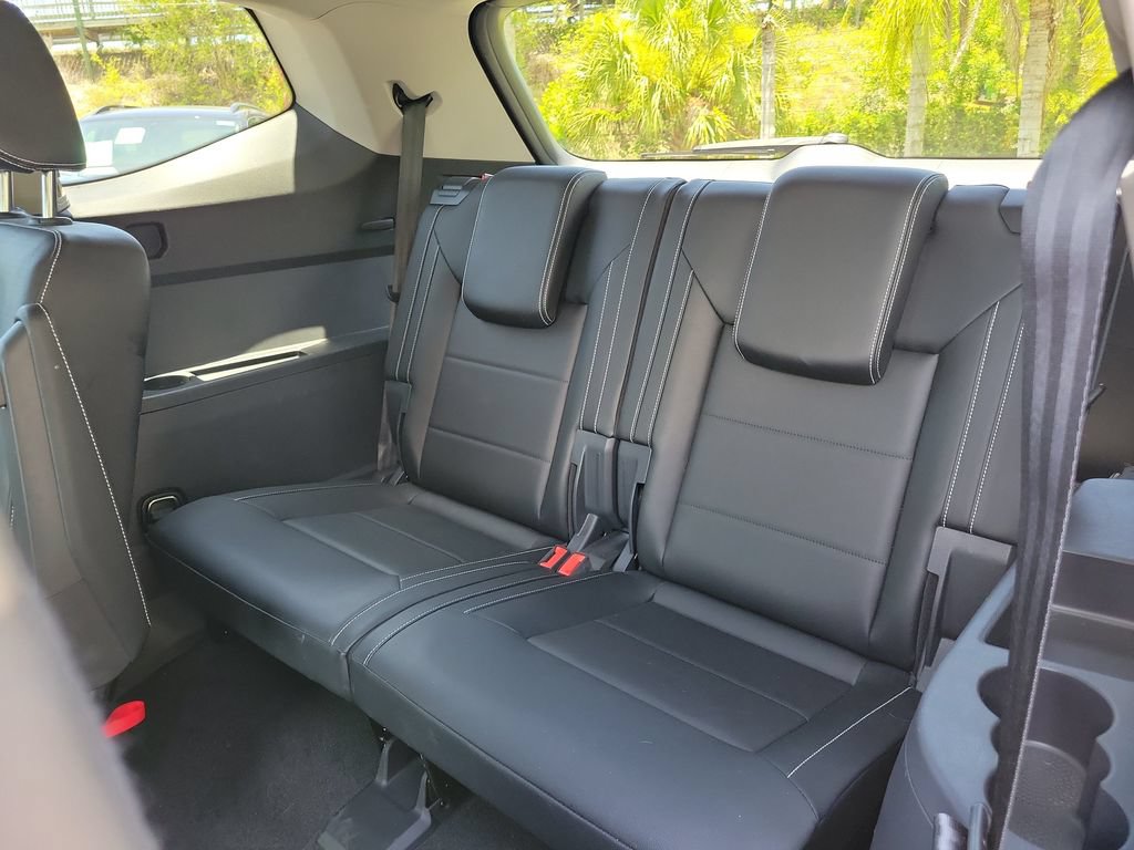 Used 2023 Volkswagen Atlas SE w/ Black Wheel Package FWD image 12