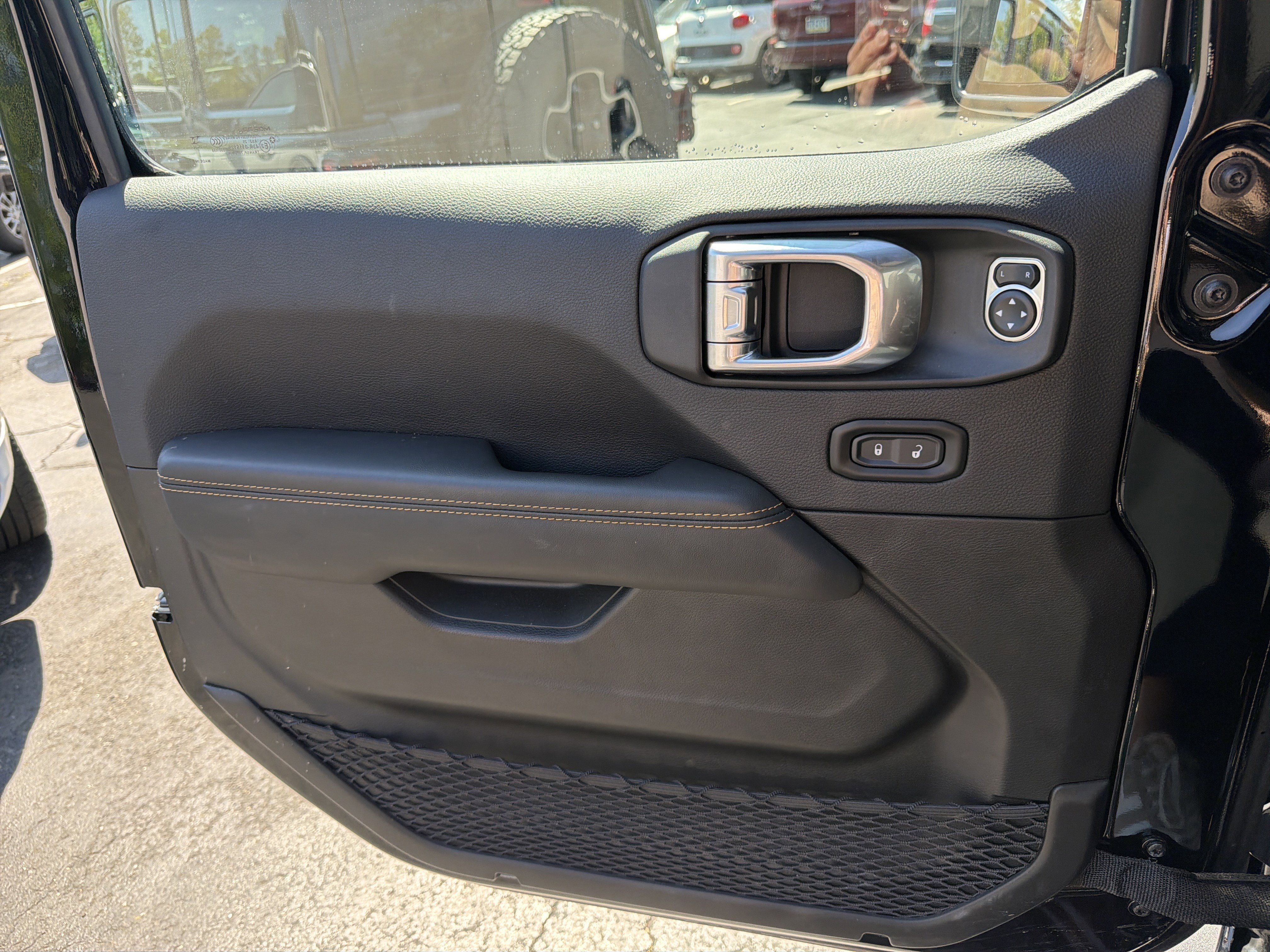 Certified 2025 Jeep Wrangler Unlimited Sahara AWD/4WD image 32