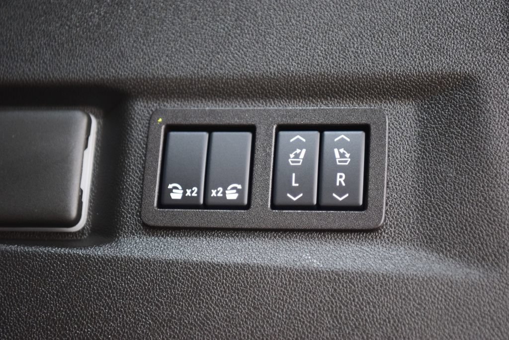 Used 2025 Chevrolet Tahoe High Country AWD/4WD image 26