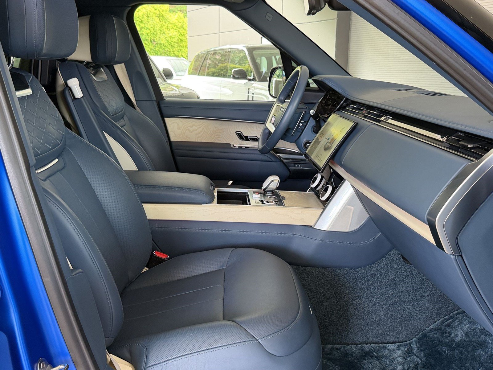 Used 2023 Land Rover Range Rover SV AWD/4WD image 25