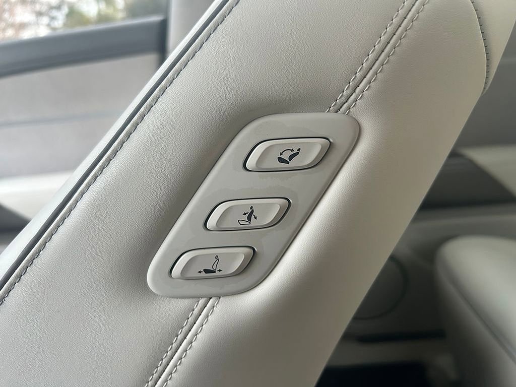 Used 2023 Genesis GV60 Performance image 23