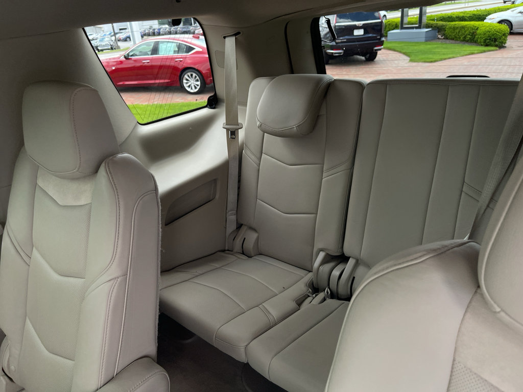 Used 2020 Cadillac Escalade Premium Luxury AWD/4WD image 32