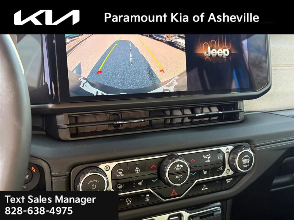 Used 2024 Jeep Wrangler Sahara image 9