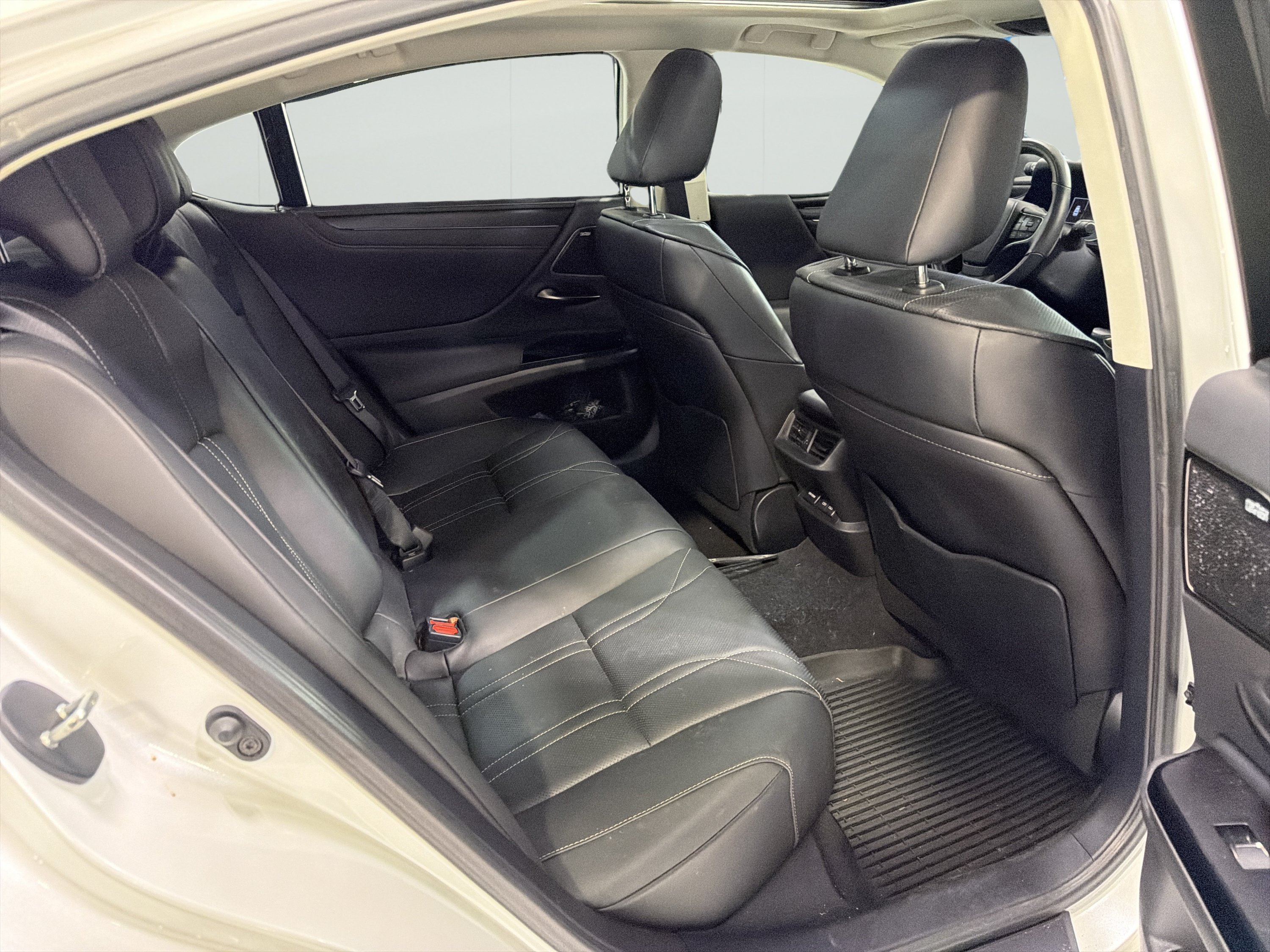 Used 2025 Lexus ES 350 Ultra Luxury w/ Accessory Package (Z2) FWD image 11
