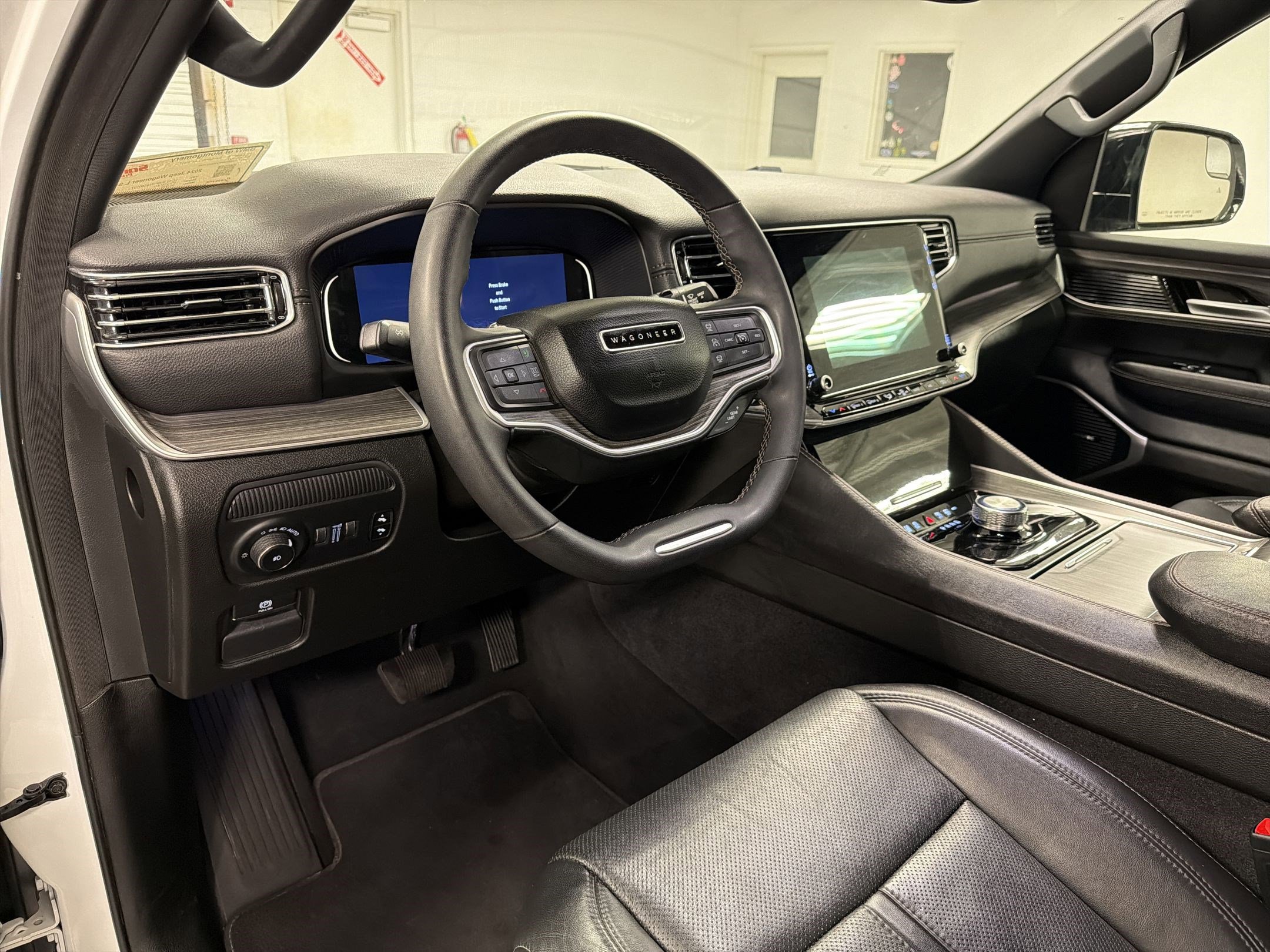 Used 2024 Jeep Wagoneer L Series II w/ Flexible Seating Group image 3