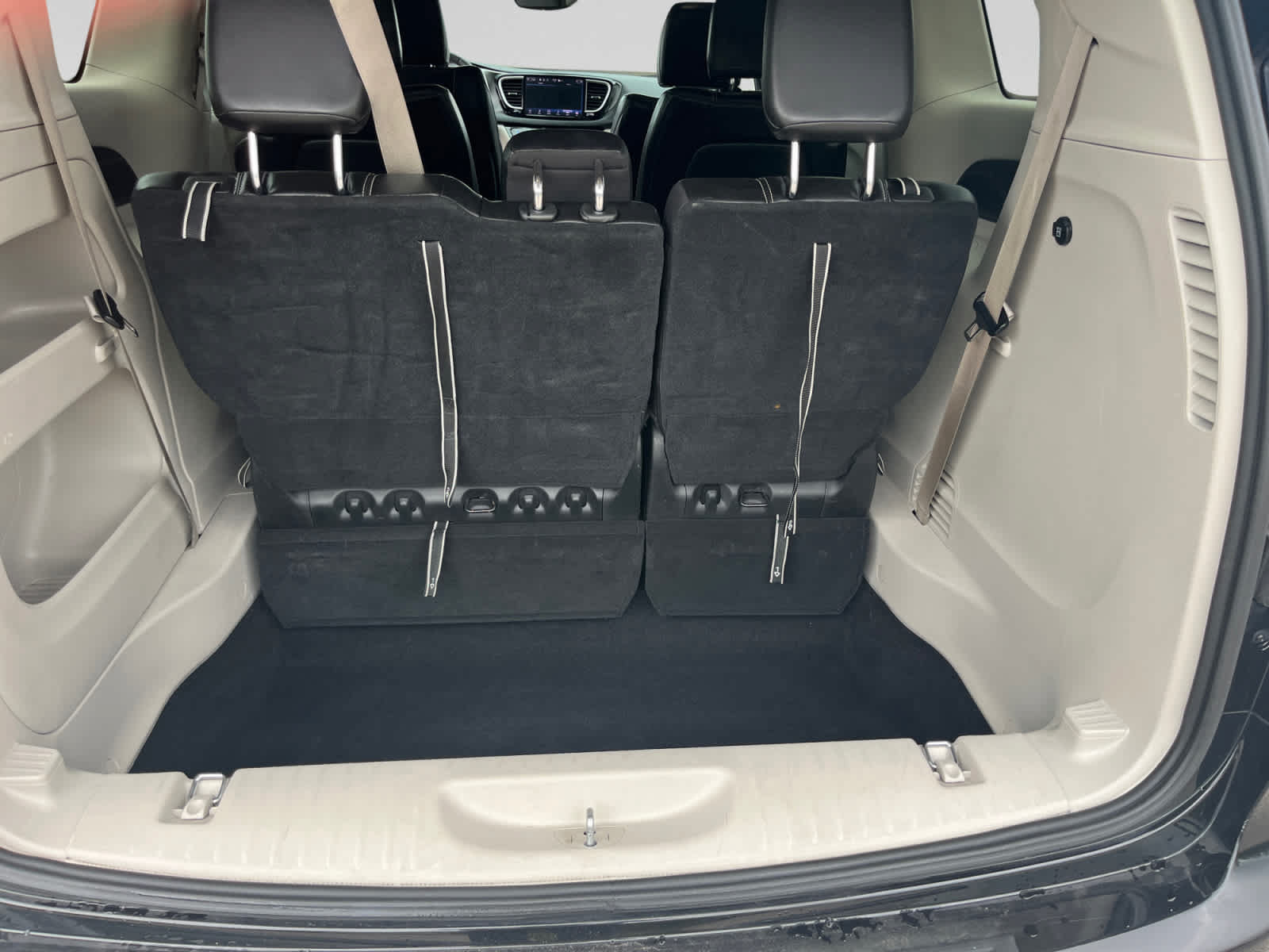 Used 2023 Chrysler Pacifica Touring-L FWD image 20