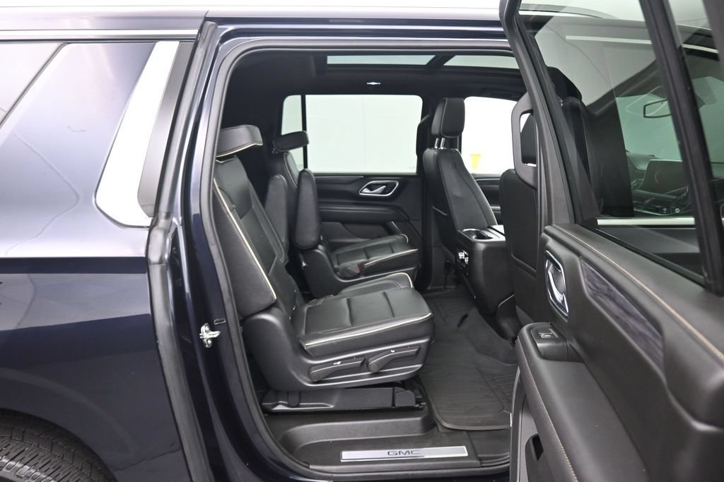 Used 2022 GMC Yukon XL SLT w/ SLT Premium Package AWD/4WD image 53