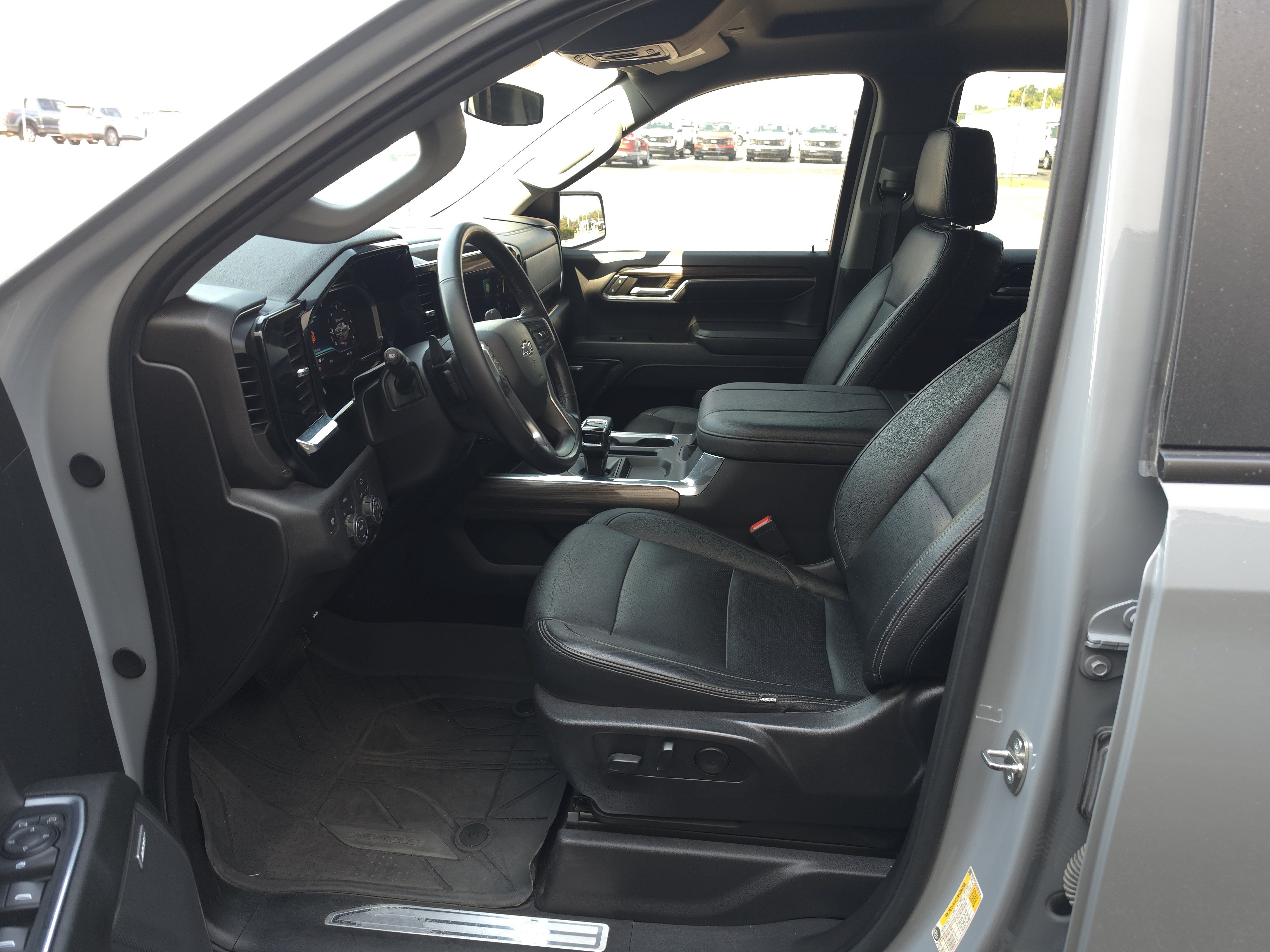 Used 2024 Chevrolet Silverado 1500 RST w/ Dark Appearance Package AWD/4WD image 11