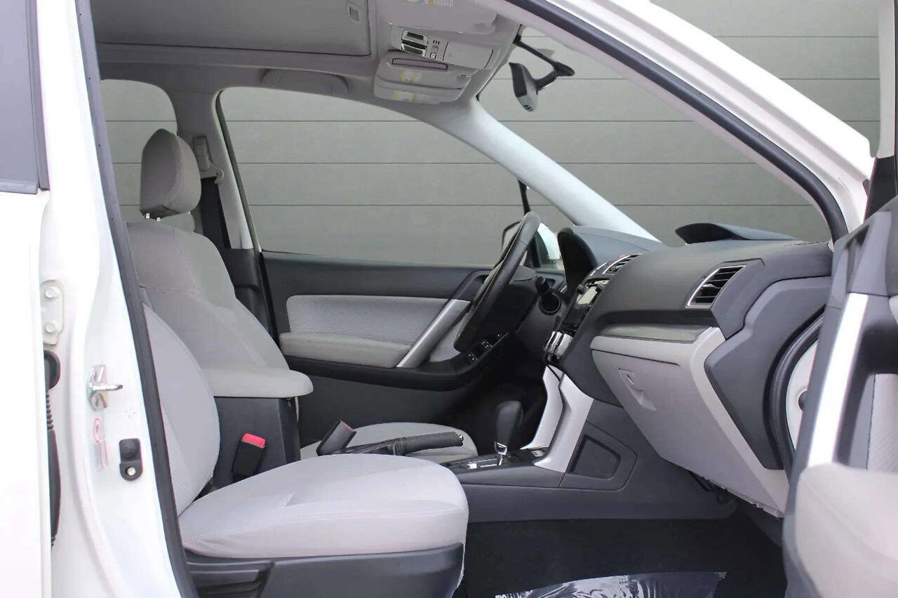 Used 2017 Subaru Forester 2.5i Premium w/ All-Weather Package image 16