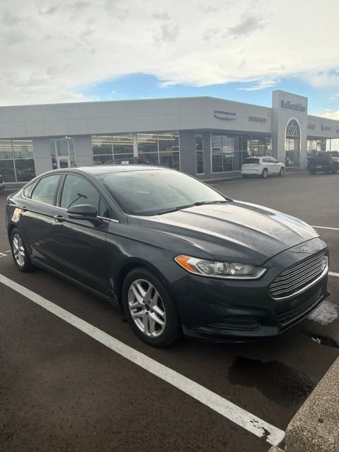 Used 2015 Ford Fusion SE FWD image 3