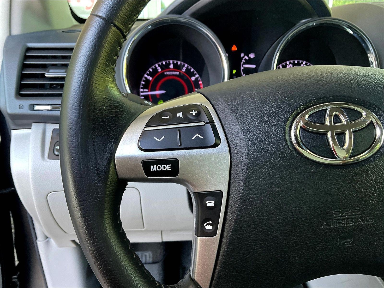Used 2013 Toyota Highlander SE AWD/4WD image 11
