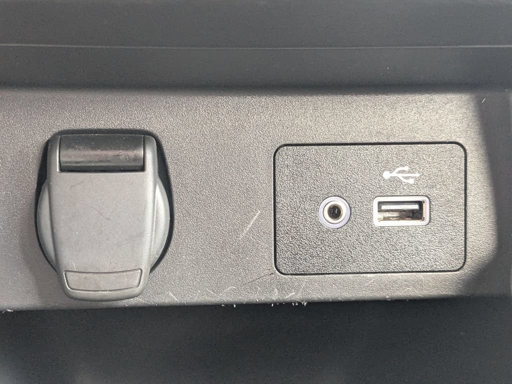 Used 2025 Nissan Versa SV FWD image 19