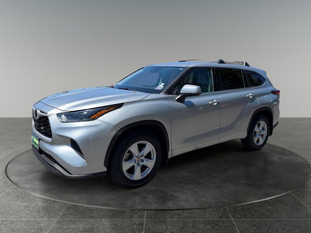 Used 2021 Toyota Highlander L AWD/4WD image 3