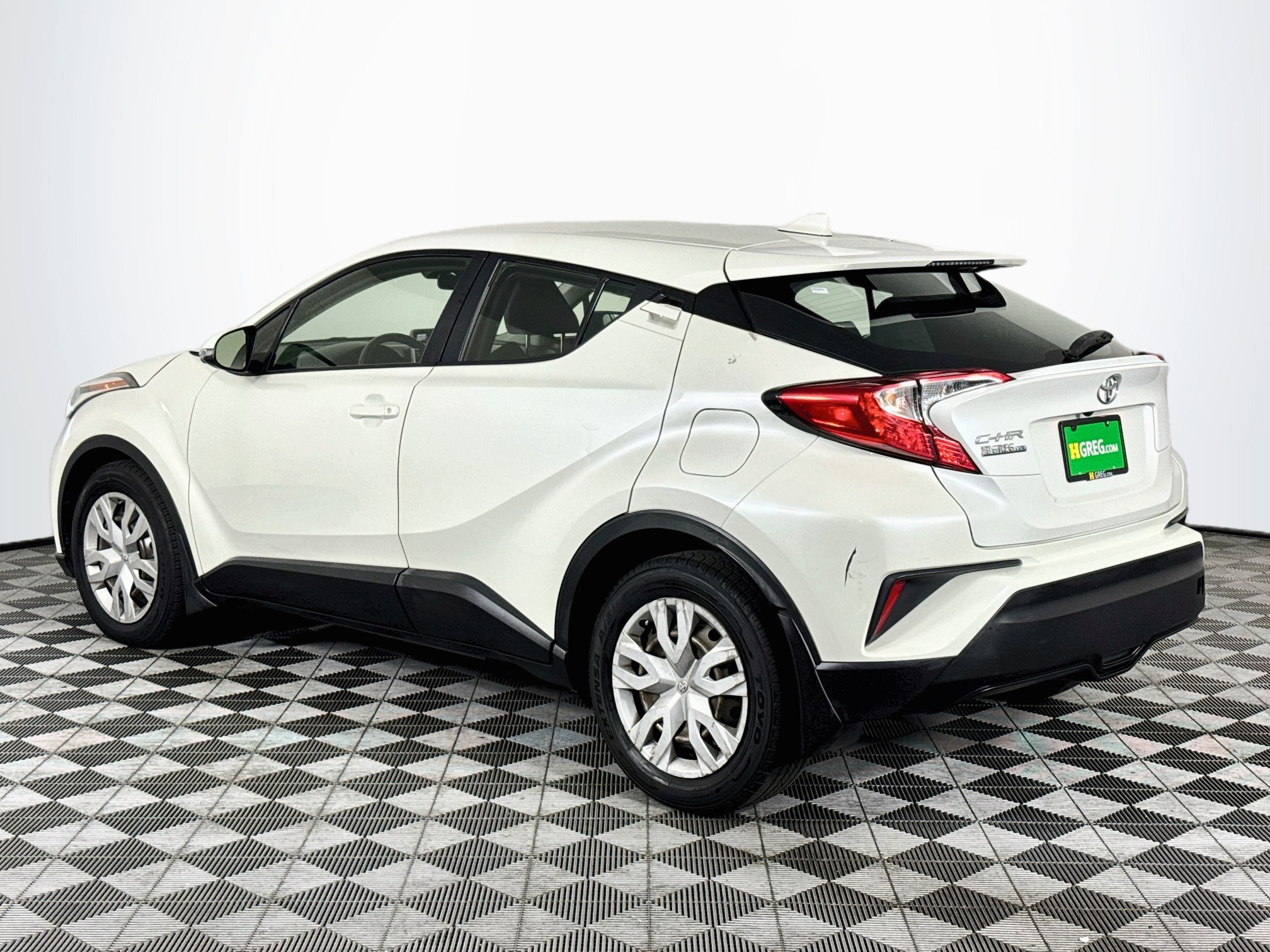 Used 2020 Toyota C-HR LE FWD image 6