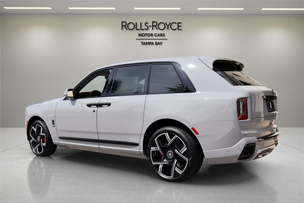 New 2026 Rolls-Royce Cullinan Black Badge image 2