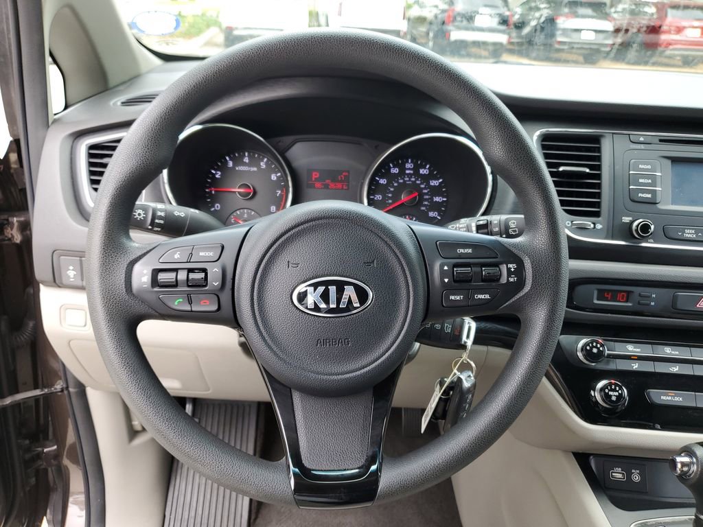 Used 2016 Kia Sedona LX image 21