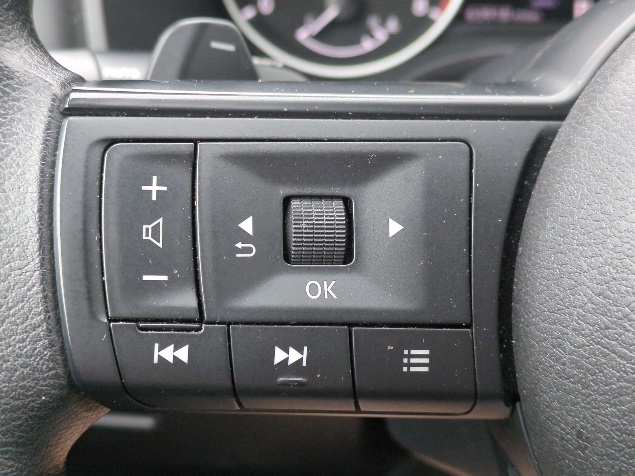 Used 2024 Nissan Rogue SV AWD/4WD image 19