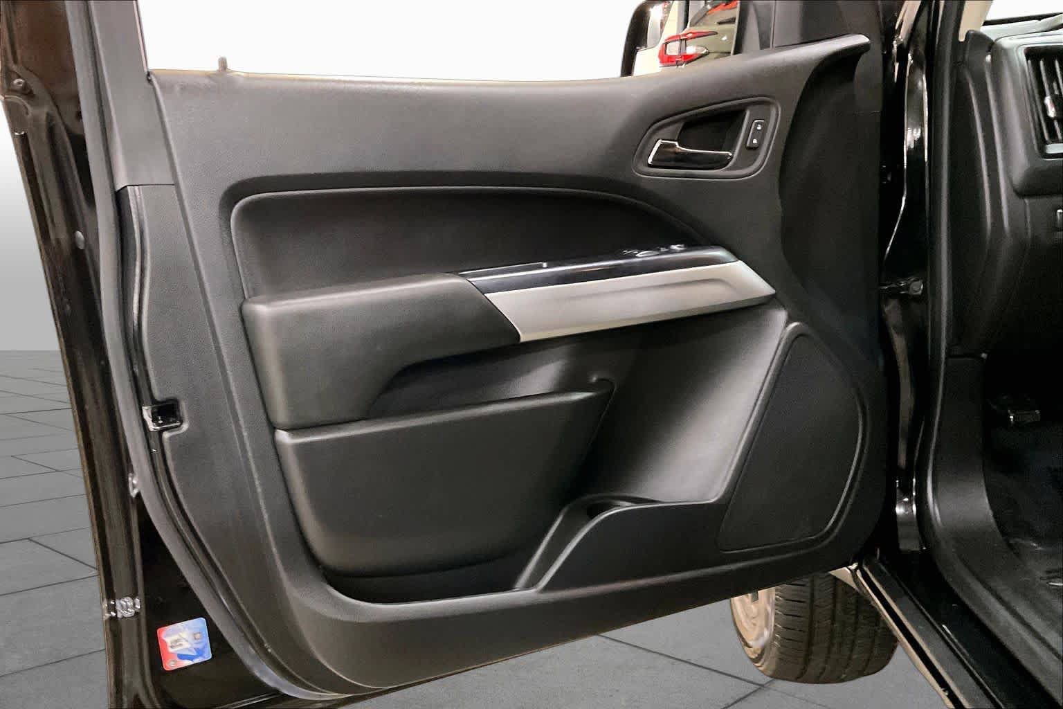 Used 2020 Chevrolet Colorado LT w/ Colorado RST Special Edition AWD/4WD image 21