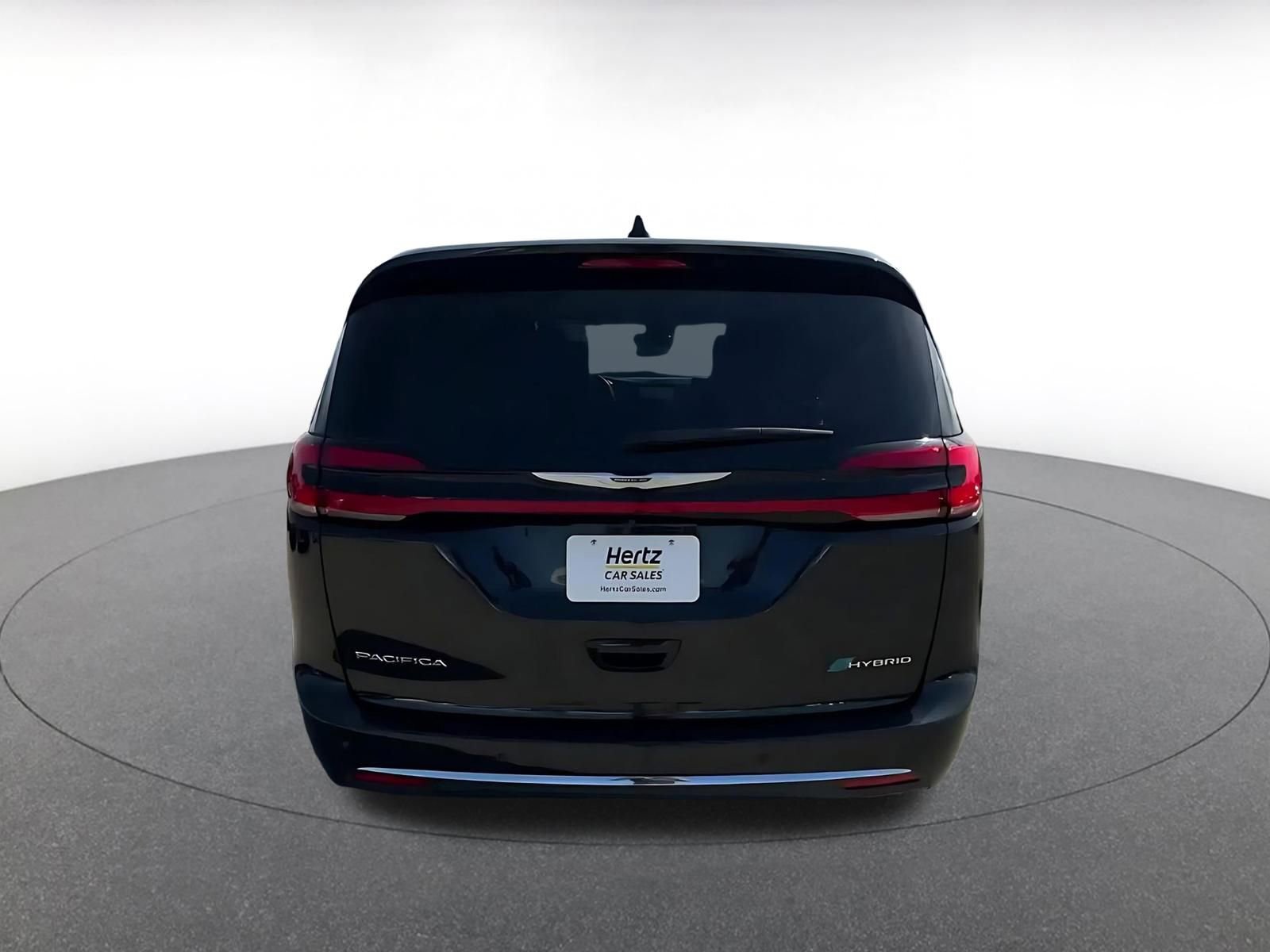 Used 2023 Chrysler Pacifica Touring-L image 12