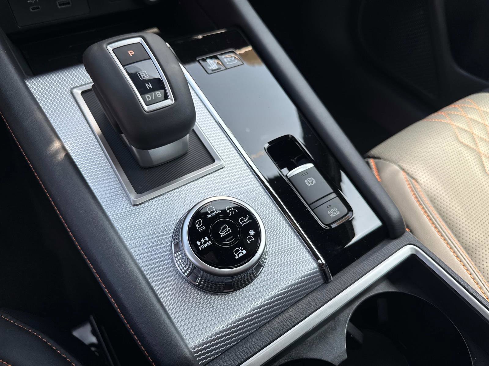 New 2025 Mitsubishi Outlander SEL image 27